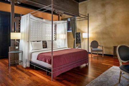 Palacio de Santa Paula, Autograph Collection - 11