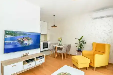 Apart M.S. KATUNJANIN - 19