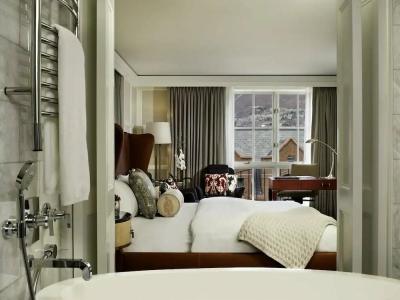 The Little Nell - 99