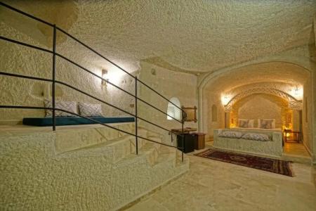 Risus Cave Suites - 37