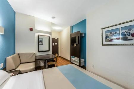 Motel 6-Laredo, TX - Airport - 41