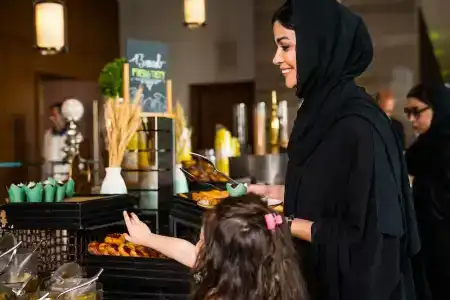Holiday Inn Dubai Al-Maktoum Airport - 5