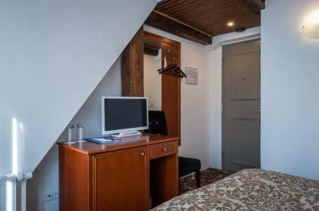 Three Crowns Residents - 57