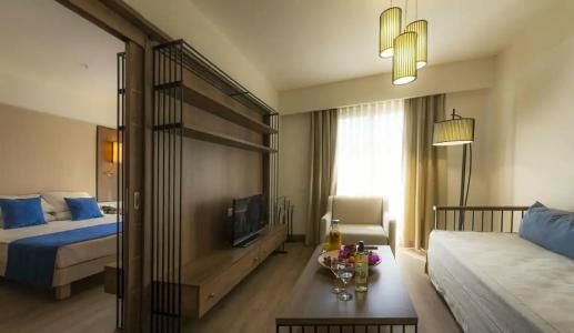 LIV by Bellazure - 77