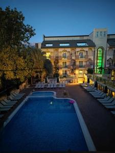 Ambassador Plaza - 69