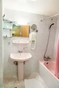 Sharjah Carlton - 70