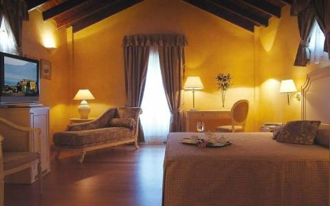 Siora Vittoria Boutique - 77
