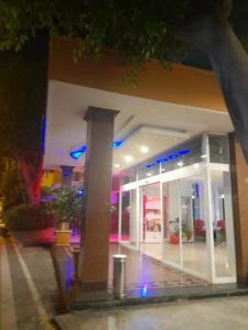 May Flower Apart - 47