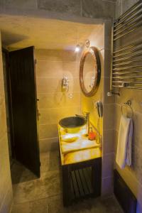 Roma Cave Suite - 96