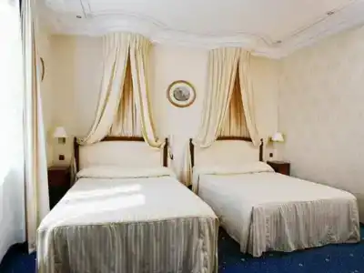 GOLDEN TULIP CANNES de PARIS - 13