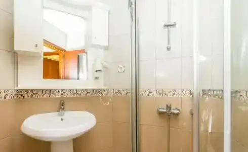 Lavinia Apart & - 39