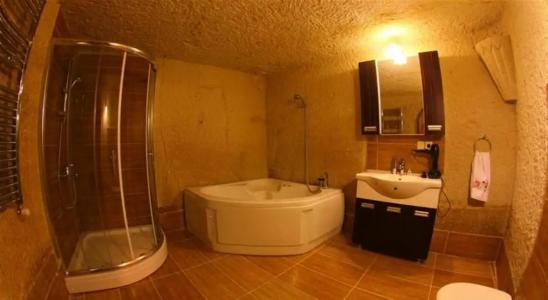 Falcon Cave Suites - 94