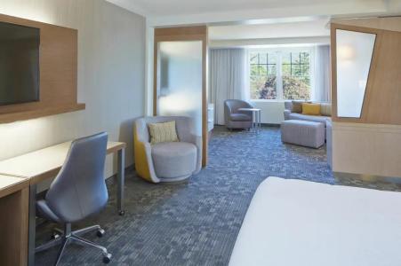 Courtyard by Marriott Lake George - 37