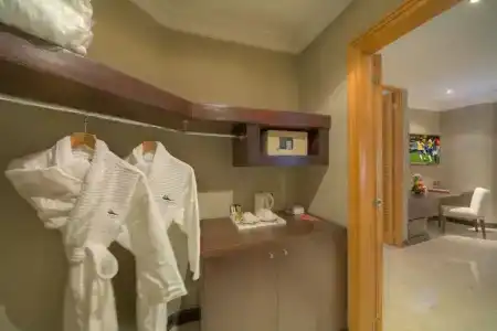 Dubai Marine Beach Resort & Spa - 45