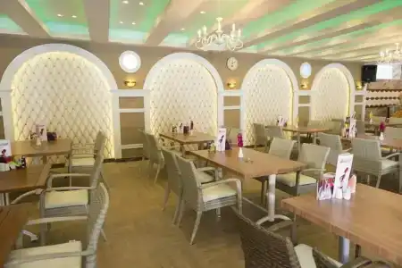 Lavinia Apart & - 73