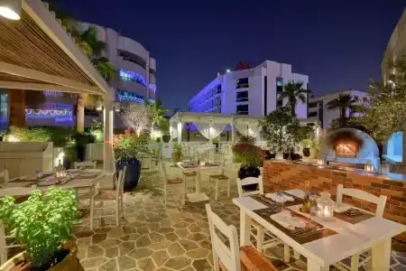 Majestic City Retreat - 37