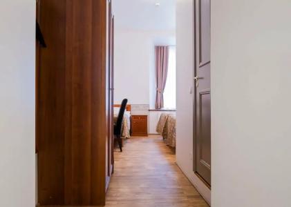 Three Crowns Residents - 32