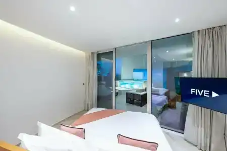 Five Jumeirah Village - 55