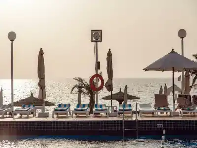 Sharjah Carlton - 12