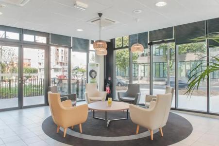 B&B Paris Porte des Lilas - 80