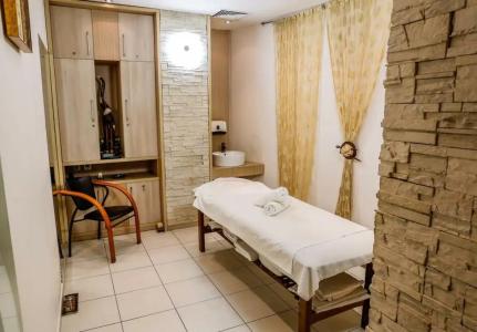 Cosmopolitan & Wellness - 90