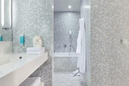 Empire Riverside - 98