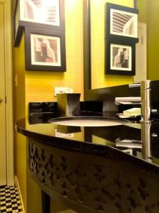 Chicago Downtown, Autograph Collection - 45