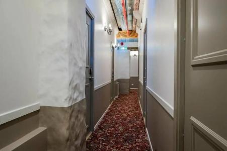 Three Crowns Residents - 40