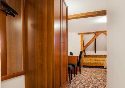 Three Crowns Residents - 65