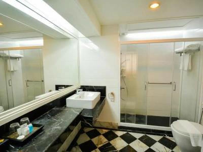 Courtyard by Marriott Phuket Town - 89