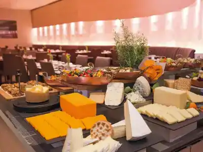 Mövenpick & Apartments Bur Dubai - 73