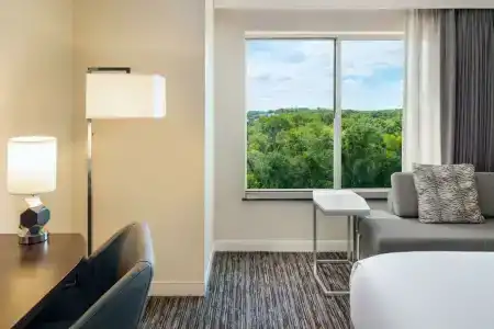 DoubleTree by Hilton Greensboro