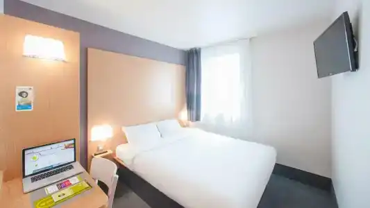 B&B Paris Porte des Lilas - 0