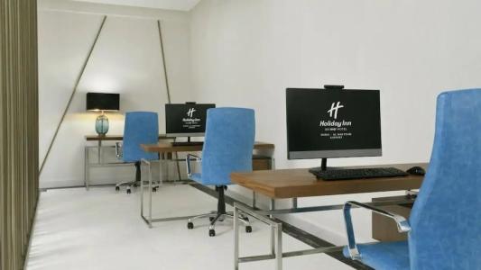 Holiday Inn Dubai Al-Maktoum Airport - 24