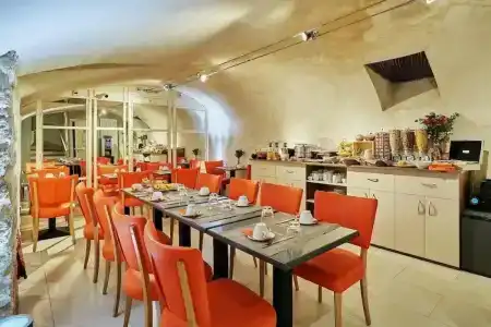 Hôtel Le Relais Saint Charles - 97