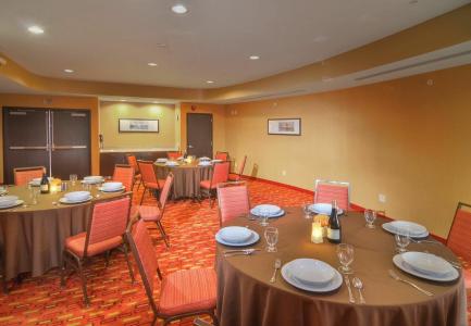 Courtyard Medford Airport - 11