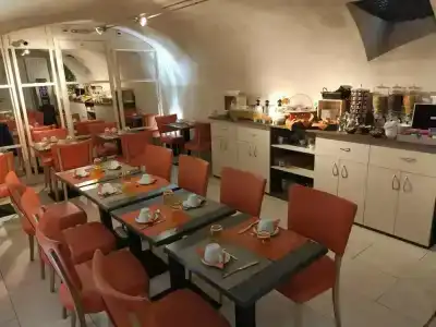 Hôtel Le Relais Saint Charles - 77