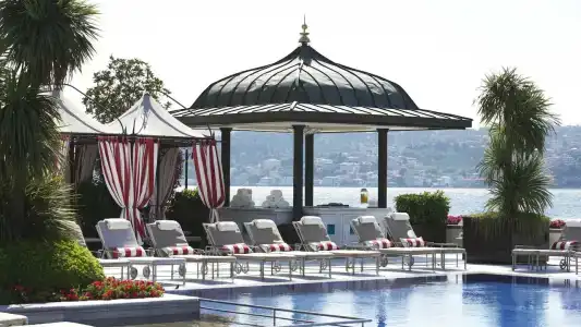 Four Seasons Istanbul at the Bosphorus - 10