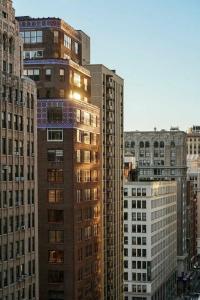 Mondrian Park Avenue - 79