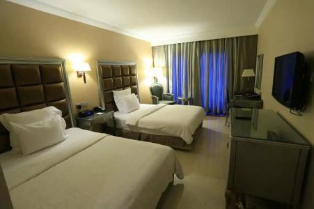 Hilton Alexandria Corniche - 39