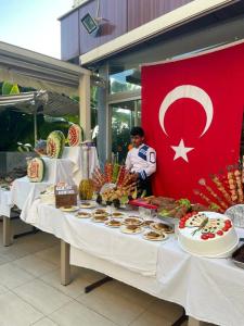 Kleopatra Melissa - 75