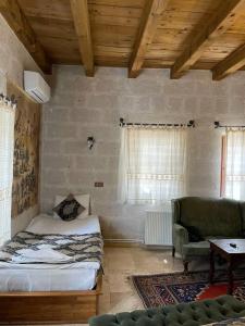 Risus Cave Suites - 8