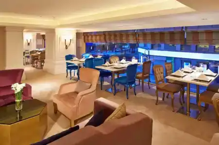 DoubleTree by Hilton Izmir - Alsancak - 2