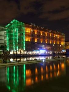 Holiday Inn Express Paris-Canal De La Villette, an IHG