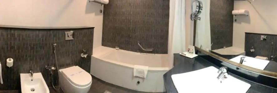 Ramada by Wyndham Abu Dhabi Corniche - 94