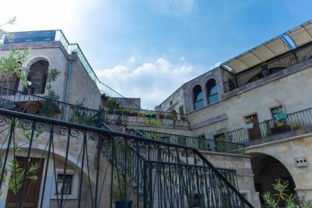 Elegance Cave Suites & Restaurant - 10