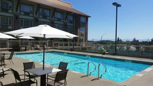 Elk Lake Inn & Suites Victoria - 95