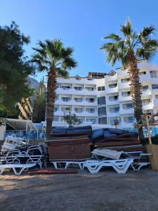 MARBAS SELECT BEACH , Adult Only 14 Plus - 59