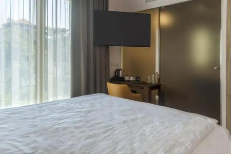 Amiral (former Best Western Park) - 77