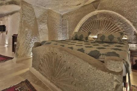 Shoestring Cave House - 77